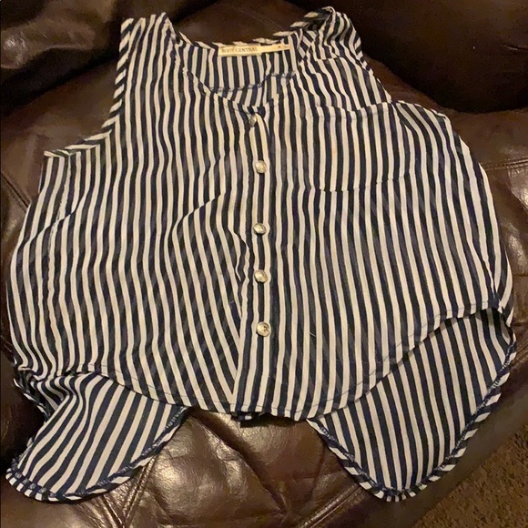 Tops - Picture 2 of 4